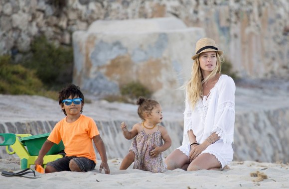 Doutzen Kroes su vaikais Phyllonu ir Myllena Mae