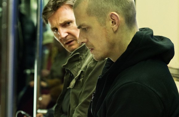 Liamas Neesonas ir Joelis Kinnamanas filme „Bėgte visą naktį“