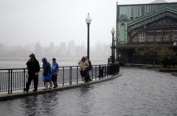 Uraganas Sandy tvindo JAV rytų pakrantės miestus. 