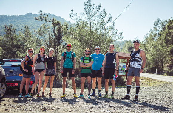 Grupelė lietuvių nusprendė saulėtąją Kiprą pažinti bėgimo ritmu