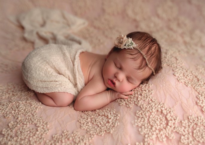 Ritos Armonaitės-Slidžiauskienės kūdikių fotografijos, panaudotos atvirukų kūrimui 