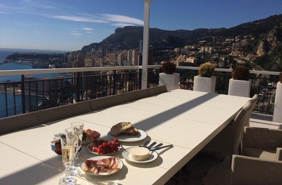 Justinos Stambrauskaitės ir Danieliaus Bunkaus atostogų Monake akimirka