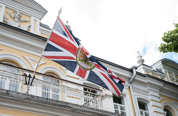  Britų ambasadoje Vilniuje surengta šventė JK karalienės Elizabeth II 92-o gimtadienio proga