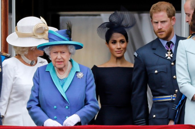 Karalienė Elizabeth II ir princas Harry su žmona Meghan / „Scanpix“