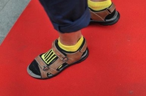 Normalūs bateliai / Šokiai Ne Savo Batuose