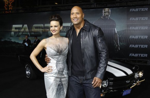 Carla Gugino ir Dwayne'as Johnsonas