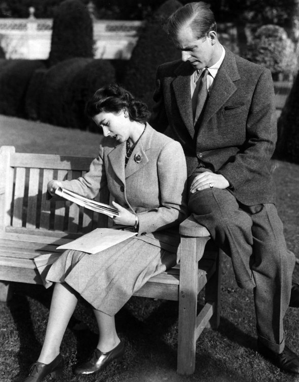 Princas Philipas ir Karalienė Elizabeth II per savo medaus mėnesį (1947) / Vida Press nuotr.