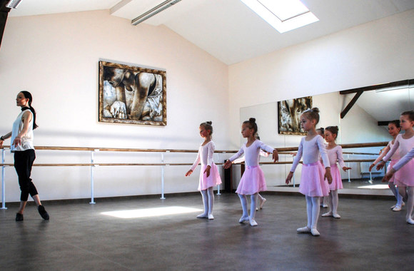 Baleto šokėjos Beatos Molytės įkurta mokykla