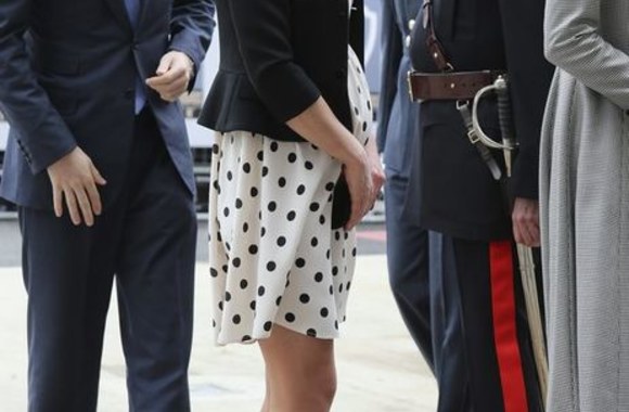 Princas Harry kairėje ir Kembridžo hercogienė Catherine