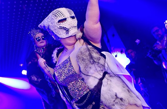 „OXY Bizarre“ mados nakties akimirka