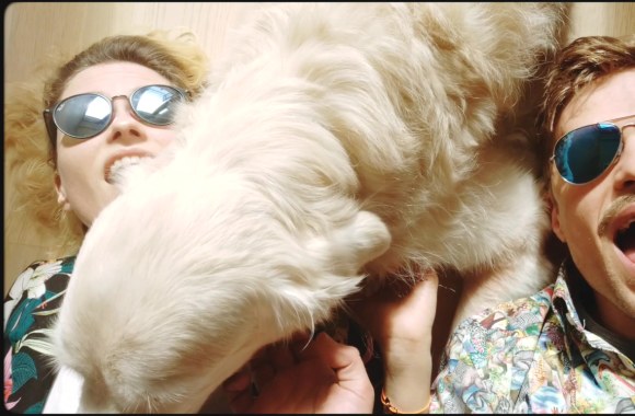 „Colours of Bubbles“ vaizdo klipo akimirkos