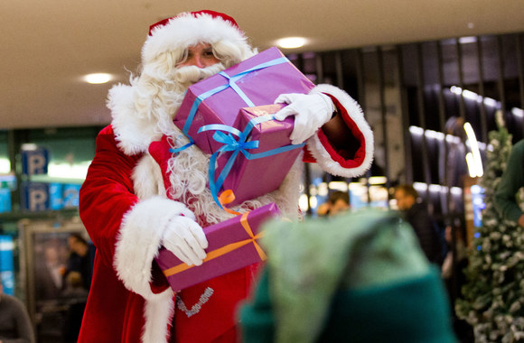 Kalėdų senelio rinkimų akimirka