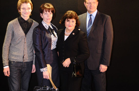 Vanda Statkevičienė (antra iš dešinės) su artimaisiais