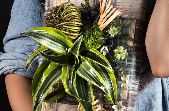 Floristinės juvelyrikos kolekcija: „Gėlių kuprinė ant tavo peties“!