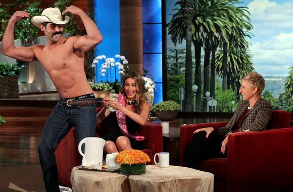 VIDEO kadras: Sofią Vergarą Ellen DeGeneres pokalbių laidoje pradžiugino striptizo šokėjas