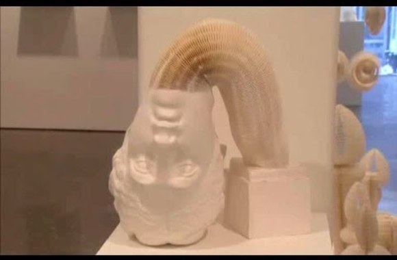 VIDEO kadras: Kinų skulptoriaus Li Hongbo tįstančios popierinės skulptūros