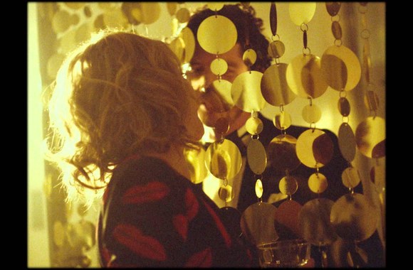 VIDEO kadras: Kylie Minogue dainos „Into the Blue“ vaizdo klipas