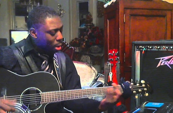 VIDEO kadras: Gitaros virtuozas „Eurythmics“ hitui „Sweet Dreams“ suteikė naują skambesį