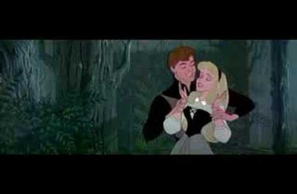 VIDEO kadras: 1959-ųjų animaciniame filme „Miegančioji gražuolė“ skambėjusi daina „Once Upon a Dream“
