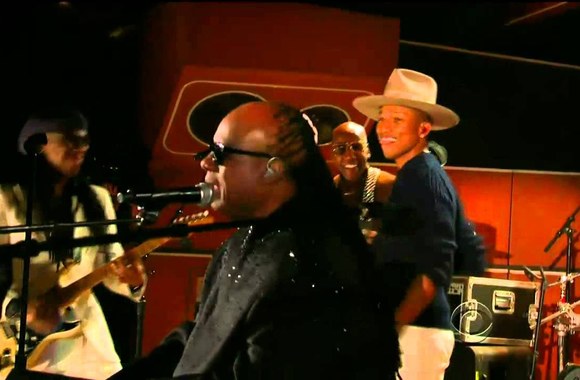 VIDEO kadras: „Daft Punk“, Pharrello Williamso ir Stevie Wonderio pasirodymas