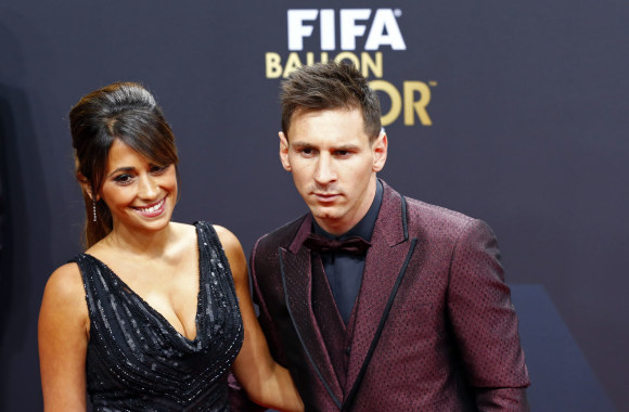 Lionelis Messi ir Antonella Roccuzzo draugauja nuo mažens, ruošdamiesi vestuvėms neseniai dar ilsėjosi su draugais savo jachtoje Ispanijoje