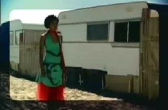 VIDEO kadras: Ayo – „Down On My Knees“