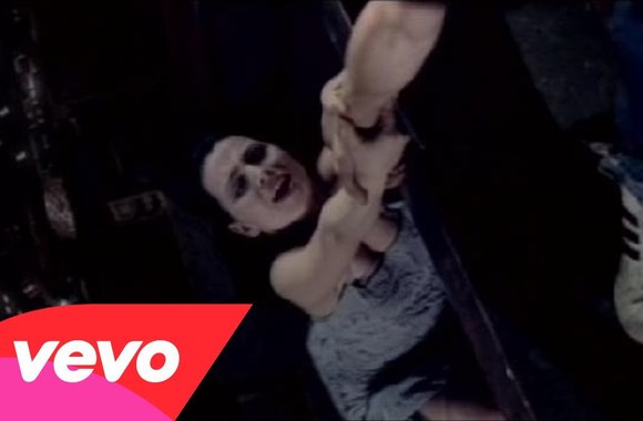 VIDEO kadras: „Evanescence“ – „Bring Me to Life“