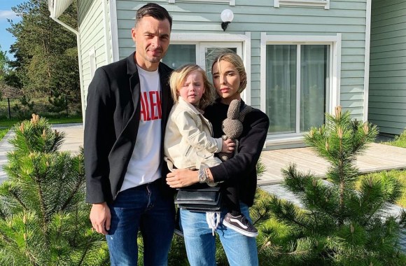 Beatričė ir Ernestas Šetkai su dukra Liepa / Asmeninio archyvo nuotr.