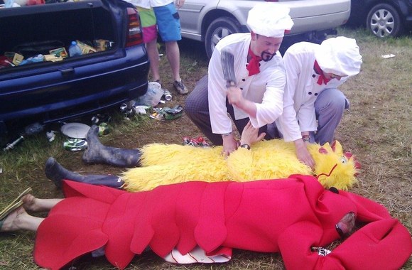 Žmogus-omaras ir Žmogus-viščiukas pakliuvo į virėjų rankas