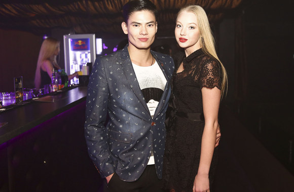 Simonas Pham su drauge