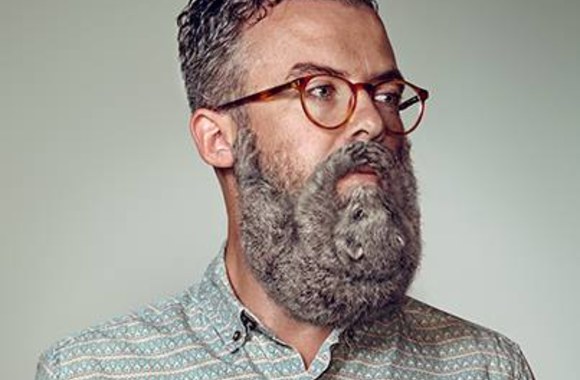 Barzdotas vyras „Schick“ reklamoje