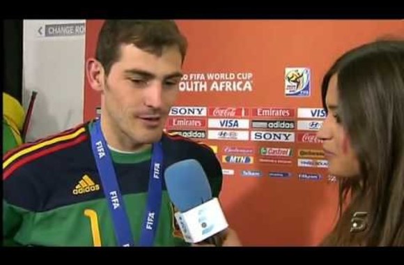 iker-casillas-kissing-sara-carbonero-behind-the-camera-hd