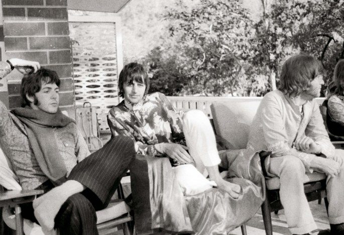 Paulas McCartney, Ringo Starras ir Johnas Lennonas Indijoje (1968 m.) / „Scanpix“/„Caters News Agency“ nuotr.