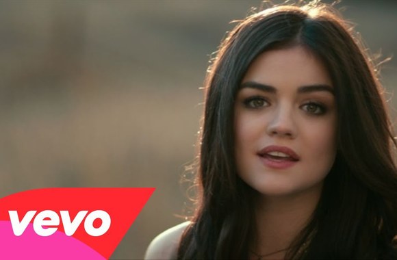 VIDEO kadras: Lucy Hale debiutinės dainos „You Sound Good to Me“ vaizdo klipas