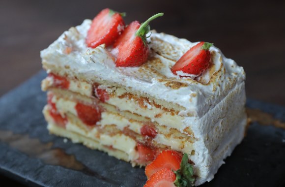 Biskvitas su baltuoju šokoladu/Gedmanto Kropio/„ŽMONĖS Foto“ nuotr. 