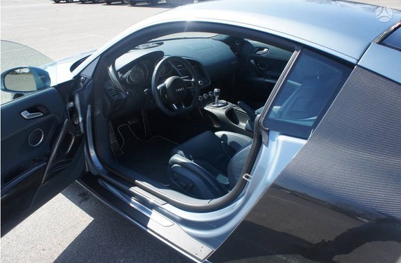 „Audi R8“ automobilio salonas