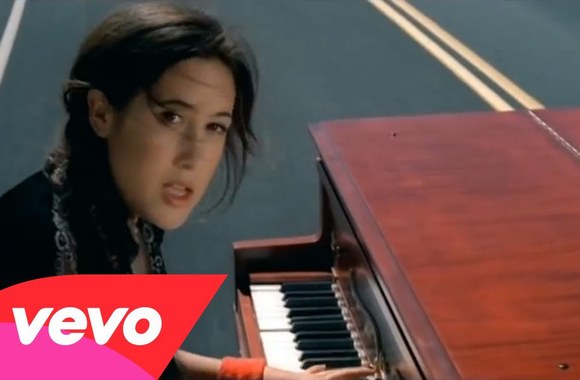 VIDEO kadras: Vanessa Carlton – „A Thousand Miles“