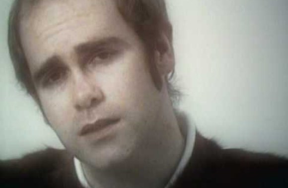 VIDEO kadras: Eltono Johno hitas „„Sorry Seems To Be The Hardest Word““, kurį išgirs ir Kauno publika