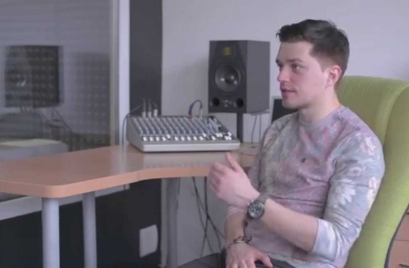 jonas-nainys-ir-simona-naine-audio-knyga-dingusi-autore-gillian-flynn