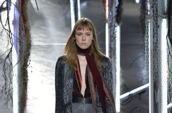 „Rodarte“ 2016 m. pavasario-vasaros kolekcijos pristatymo momentas