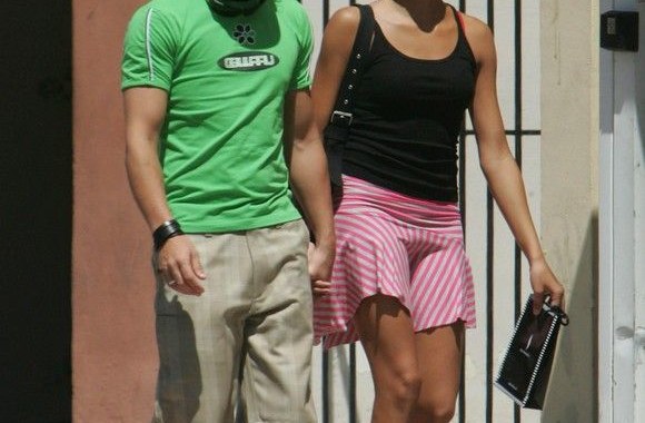 Fernandas Alonso žmona Raquel del Rosario