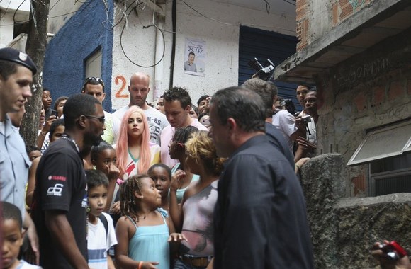 Lady Gaga Rio lūšnyne