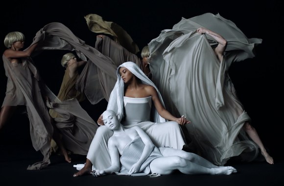 VIDEO kadras: Beyonce su Drake\'u – „Mine“