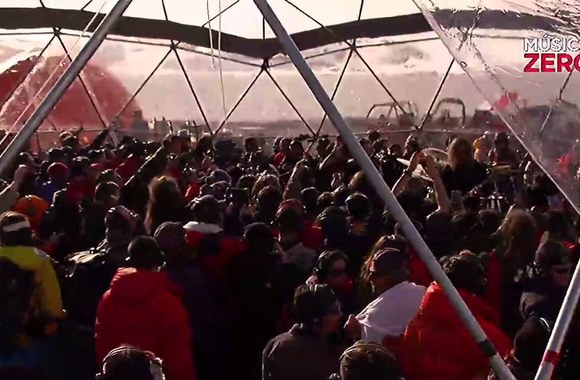 VIDEO kadras: „Metallica“ koncertas Antarktidoje (nuo 9:10)