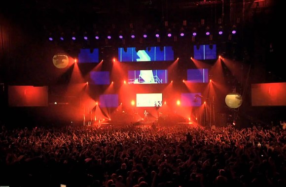 VIDEO kadras: „Scooter“ atlieka dainą „How Much In The Fish“ koncerte Hamburge