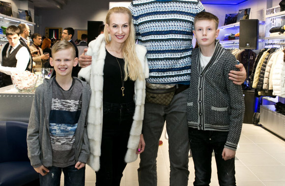 Darjušas Lavrinovičius su žmona Edita ir sūnumis