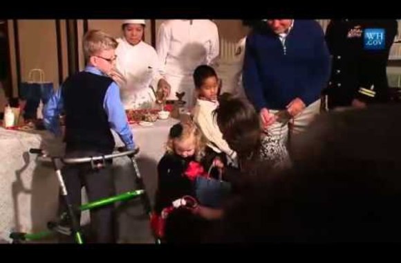 VIDEO kadras: Obamų šuo Sunny ant žemės parvertė mergaitę