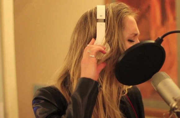 VIDEO kadras: Erique – „Suit and Tie“