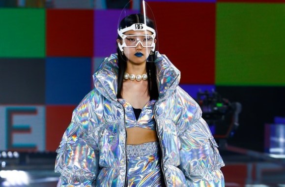 „Dolce & Gabbana“ modelis Milano madų savaitėje 2021 m. / Scanpix nuotr.