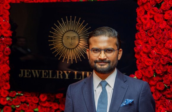 „Sutra Jewels“ kūriniai pristatyti kviestiniams svečiams